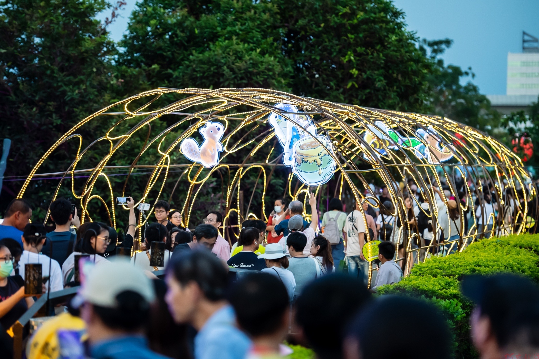 《小熊維尼》百年經典點亮中秋夜!「2026光織影舞」璀璨登場北香湖 《小熊維尼》百年經典點亮中秋夜!「2026光織影舞」璀璨登場北香湖