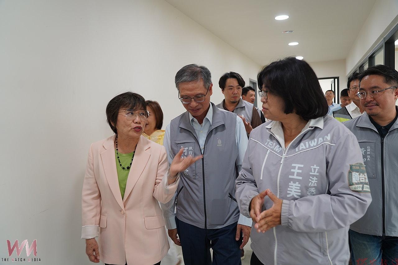 王美惠偕內政部長視察友忠好室 承諾當選將推動婚育社宅 王美惠偕內政部長視察友忠好室 承諾當選將推動婚育社宅