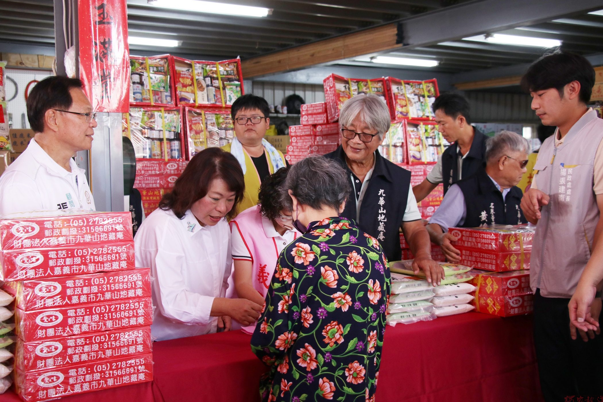 嘉市府攜手九華山地藏庵中秋送暖 3,200份贊普品關懷弱勢 嘉市府攜手九華山地藏庵中秋送暖 3,200份贊普品關懷弱勢