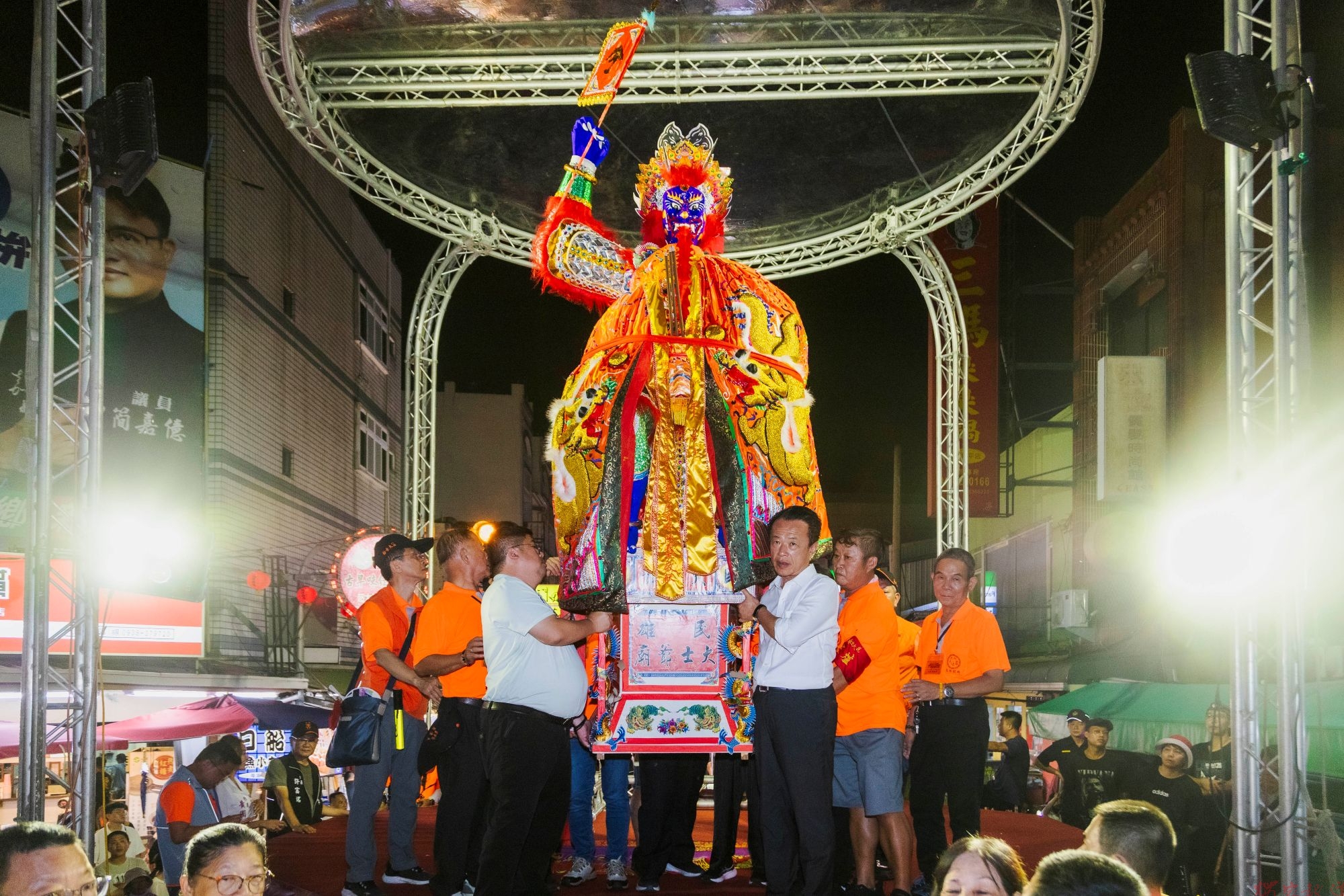 民雄大士爺火化昇天 信眾一路護送盼帶走災厄 民雄大士爺火化昇天 信眾一路護送盼帶走災厄