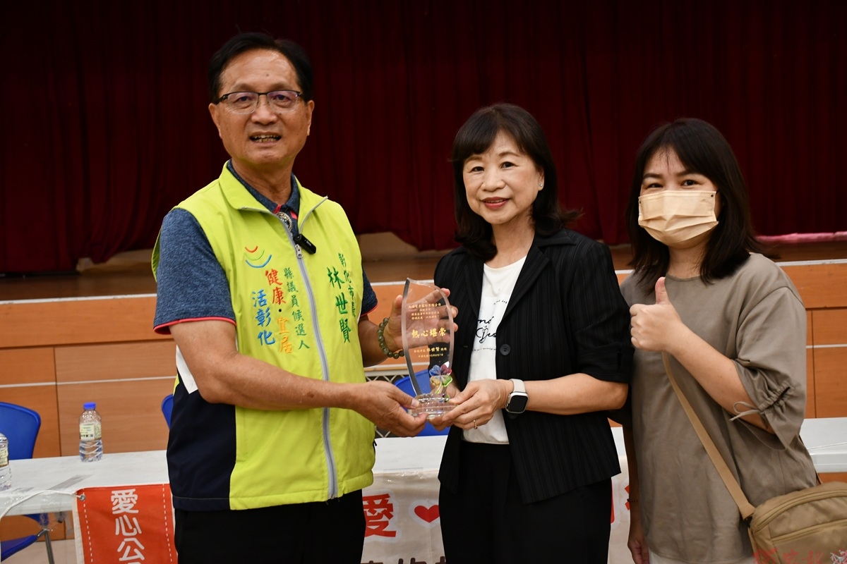 影音/大通電子中秋節發慰問金 讓獨居、弱勢家庭能夠得到實質補助 影音/大通電子中秋節發慰問金 讓獨居、弱勢家庭能夠得到實質補助