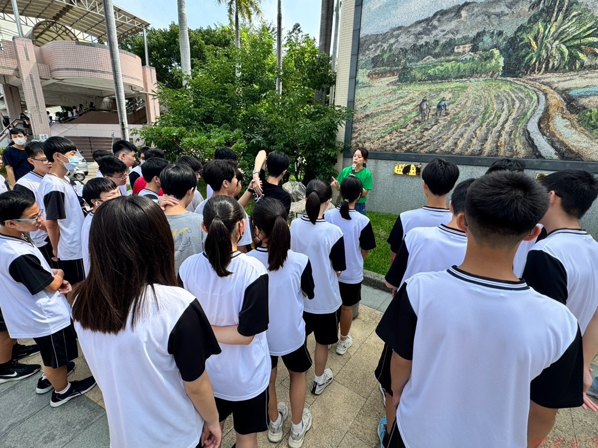為植物人撐起一片天 員高學子上街頭募發票 為植物人撐起一片天 員高學子上街頭募發票