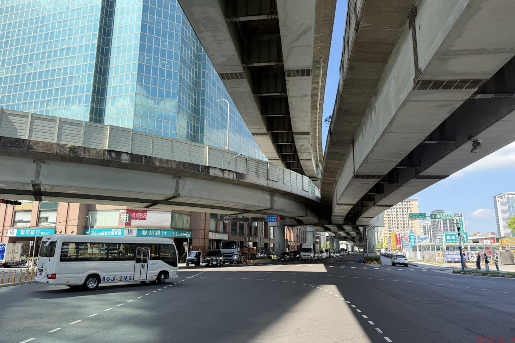 新莊思源路陸橋主梁吊裝 10月2日與3日夜間封閉新北大道二段 新莊思源路陸橋主梁吊裝 10月2日與3日夜間封閉新北大道二段