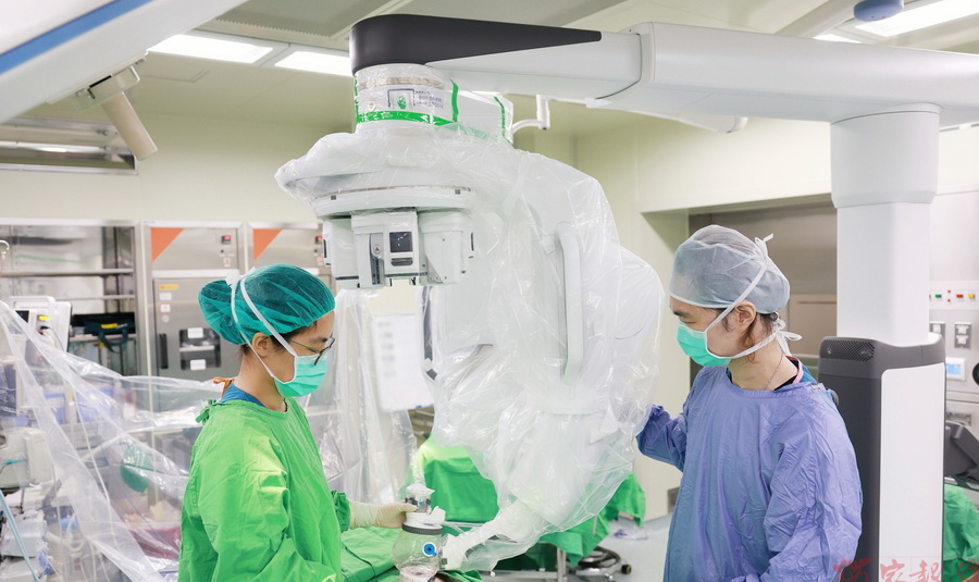 女子腹長大肌瘤 達文西單孔機器手臂手術順利取出 女子腹長大肌瘤 達文西單孔機器手臂手術順利取出