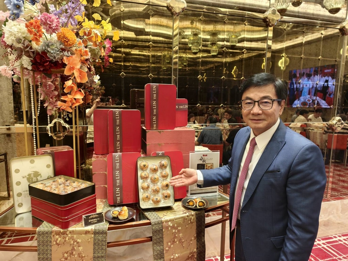 一盒難求!高雄林皇宮松子蛋黃酥熱銷 萬丹豆沙搭鹹蛋黃掀中秋搶購潮 一盒難求!高雄林皇宮松子蛋黃酥熱銷 萬丹豆沙搭鹹蛋黃掀中秋搶購潮