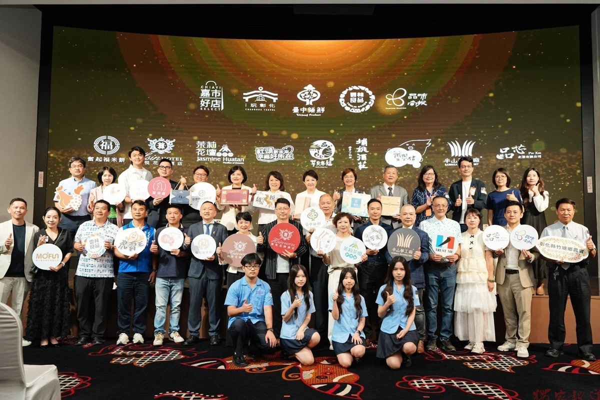 金馬禮盒竟出自高中生之手!明道學生操刀「享遇」禮盒 金馬禮盒竟出自高中生之手!明道學生操刀「享遇」禮盒