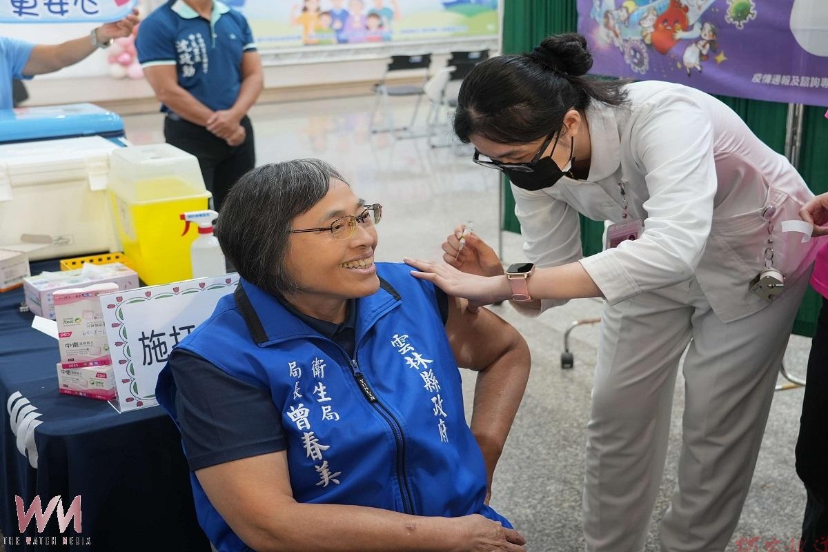 雲林流感新冠公費疫苗開打 左流右新雙重防護健康 雲林流感新冠公費疫苗開打 左流右新雙重防護健康
