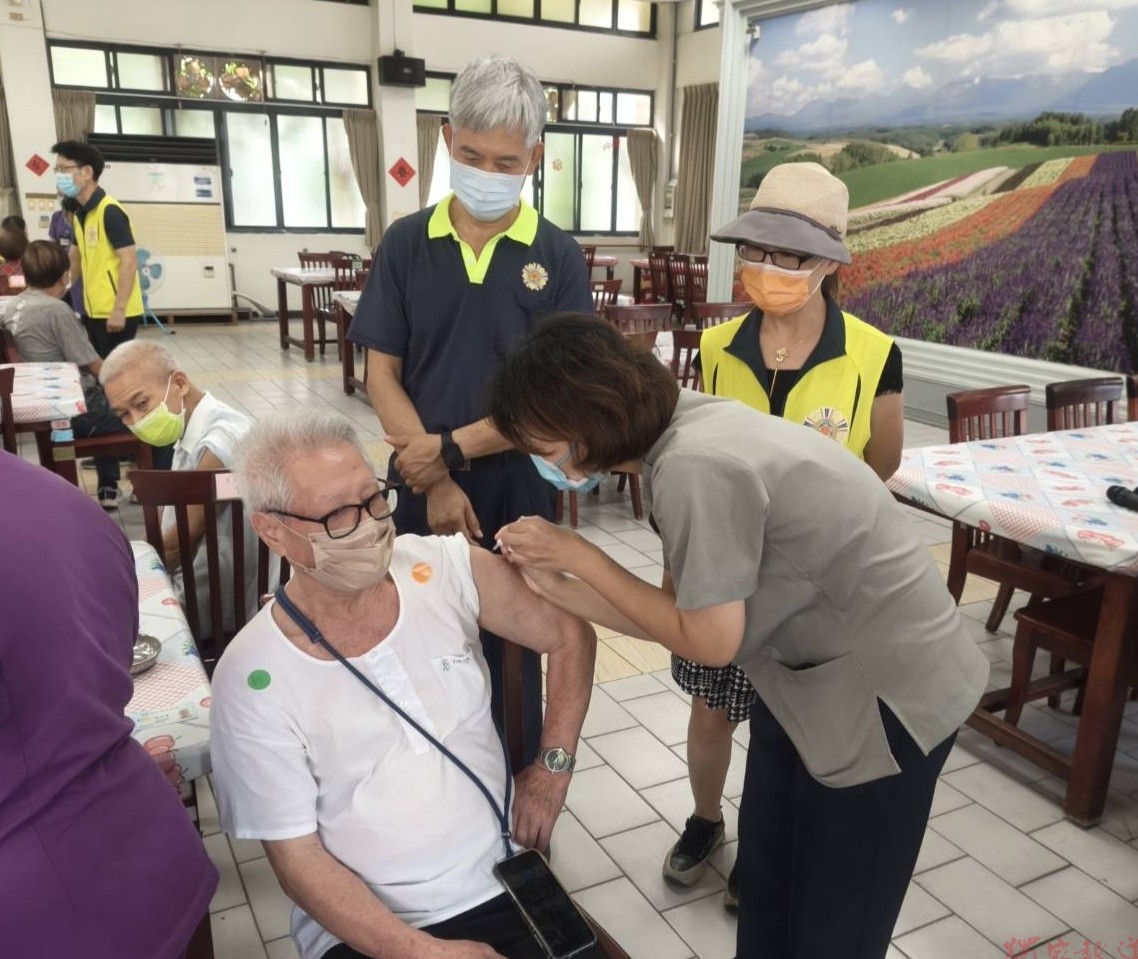 高齡長輩防疫再升級!中彰榮家首打加強型流感疫苗 高齡長輩防疫再升級!中彰榮家首打加強型流感疫苗