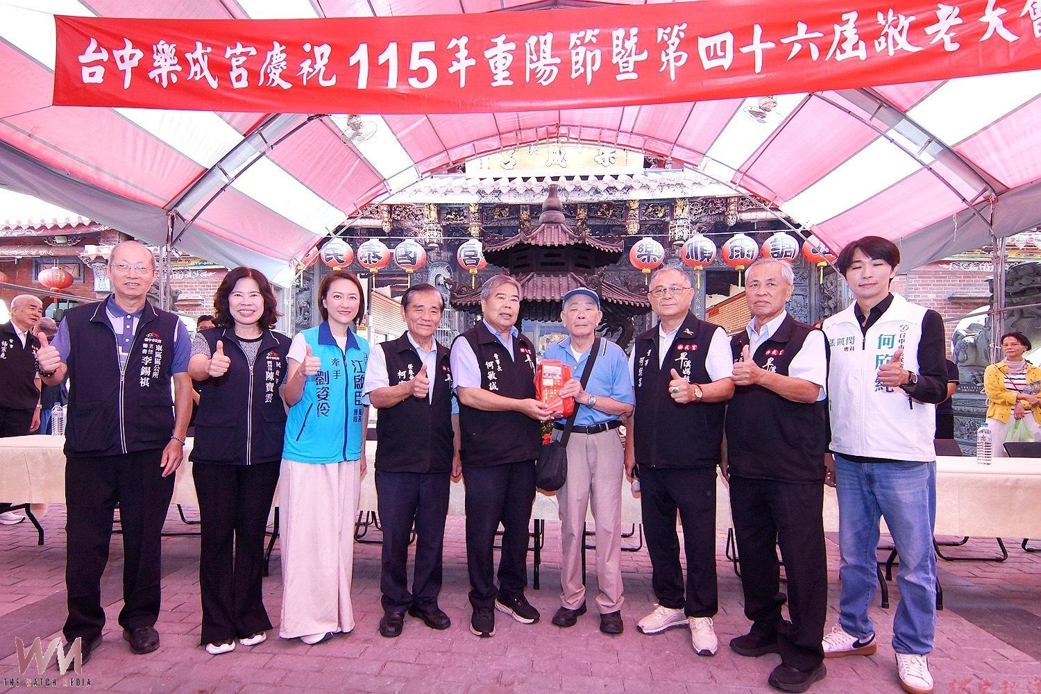 台中樂成宮敬老大會 6,225名長者獲發敬老金、10位百歲人瑞同享祝福 台中樂成宮敬老大會 6,225名長者獲發敬老金、10位百歲人瑞同享祝福