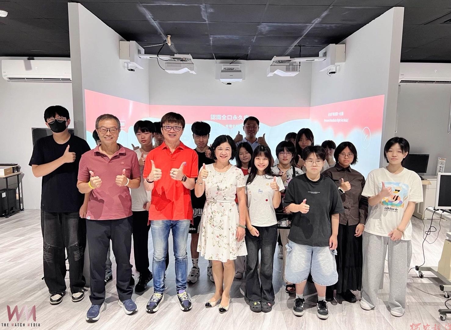AR元宇宙讓牙齒活起來 中臺科大導入3D互動牆翻轉牙技專業教學 AR元宇宙讓牙齒活起來 中臺科大導入3D互動牆翻轉牙技專業教學