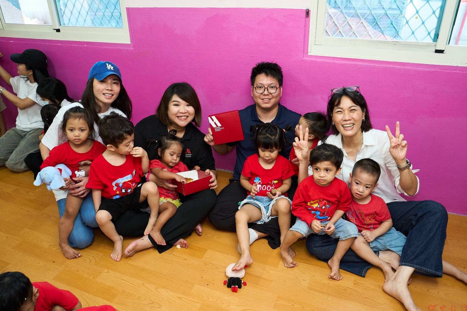知誠慈善協會送愛關愛之家 攜手公益夥伴捐贈婦幼物資暖心陪伴 知誠慈善協會送愛關愛之家 攜手公益夥伴捐贈婦幼物資暖心陪伴