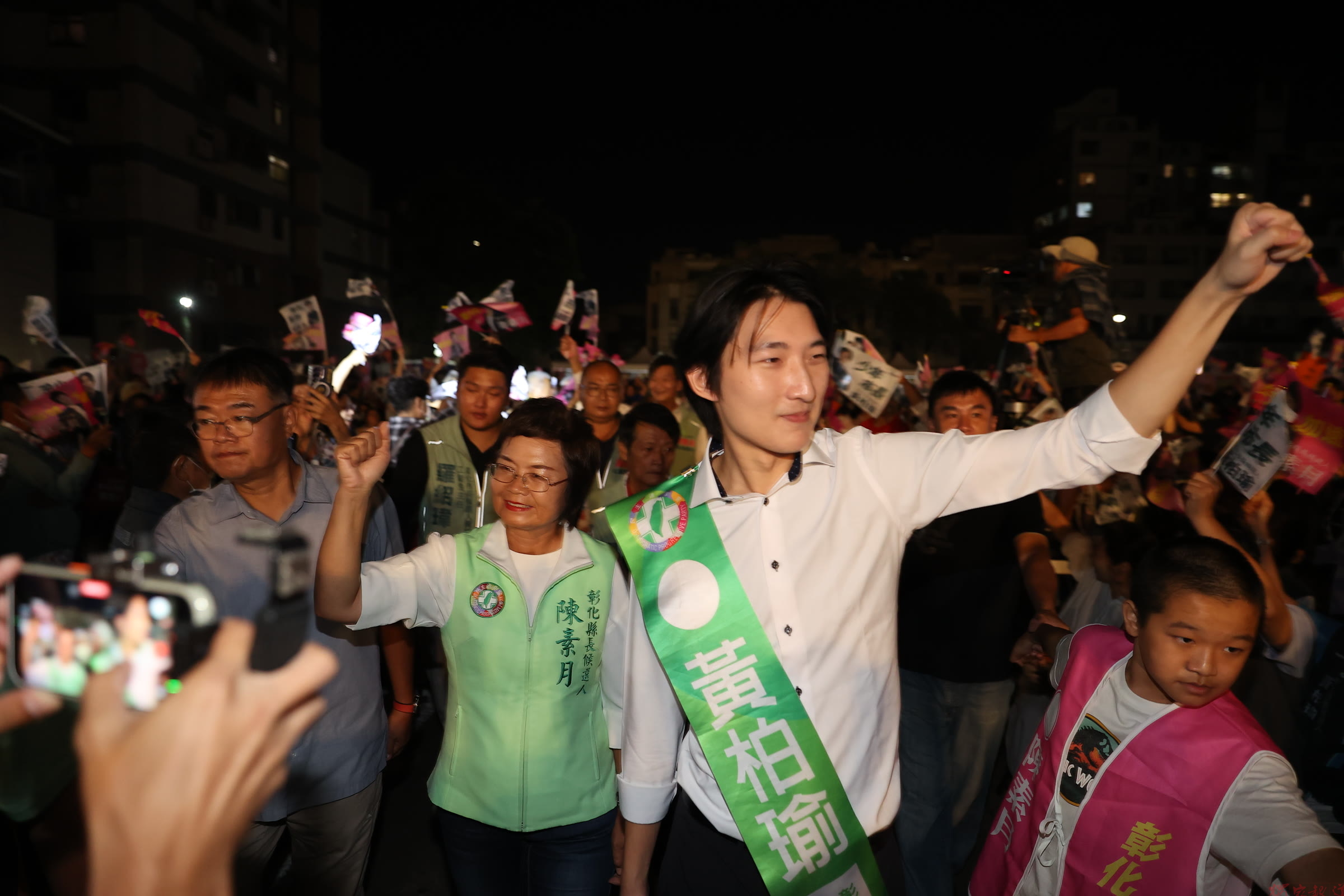 市長候選人黃柏瑜攜妻小獻唱 「洋流」暖流吹進彰化 市長候選人黃柏瑜攜妻小獻唱 「洋流」暖流吹進彰化
