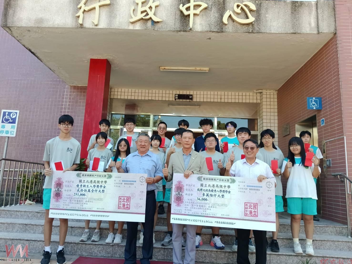 深耕在地、追求卓越 國立北港高中辦學績效亮眼發放逾30萬元新生獎學金 深耕在地、追求卓越 國立北港高中辦學績效亮眼發放逾30萬元新生獎學金