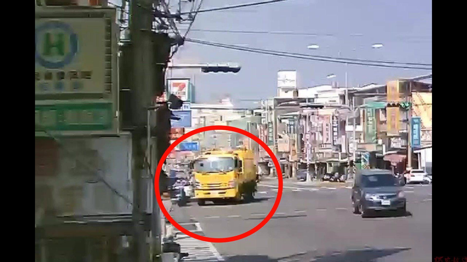 彰化垃圾車右轉撞死73歲婦人 行車紀錄器曝碰撞瞬間 彰化垃圾車右轉撞死73歲婦人 行車紀錄器曝碰撞瞬間