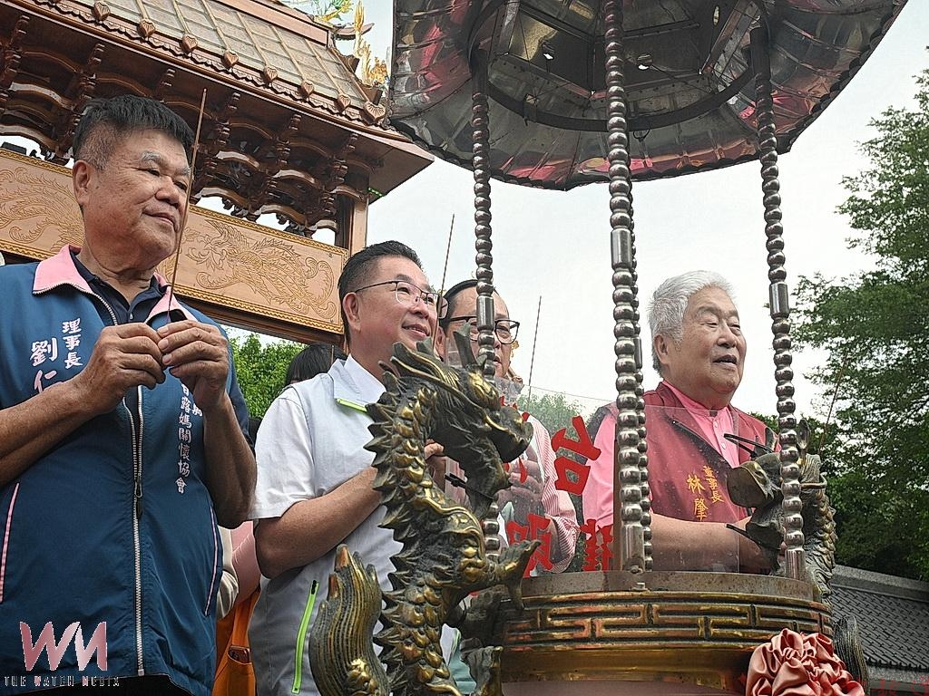 讓自己快樂是智慧、讓別人快樂是慈悲 台灣護聖宮玻璃廟董事長林肇睢愛心貨櫃送暖永靖 讓自己快樂是智慧、讓別人快樂是慈悲 台灣護聖宮玻璃廟董事長林肇睢愛心貨櫃送暖永靖