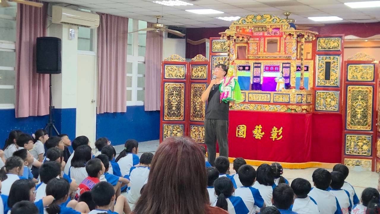 (有影片)/布袋戲走進國聖國小 孩子近距離感受掌中藝術魅力 (有影片)/布袋戲走進國聖國小 孩子近距離感受掌中藝術魅力