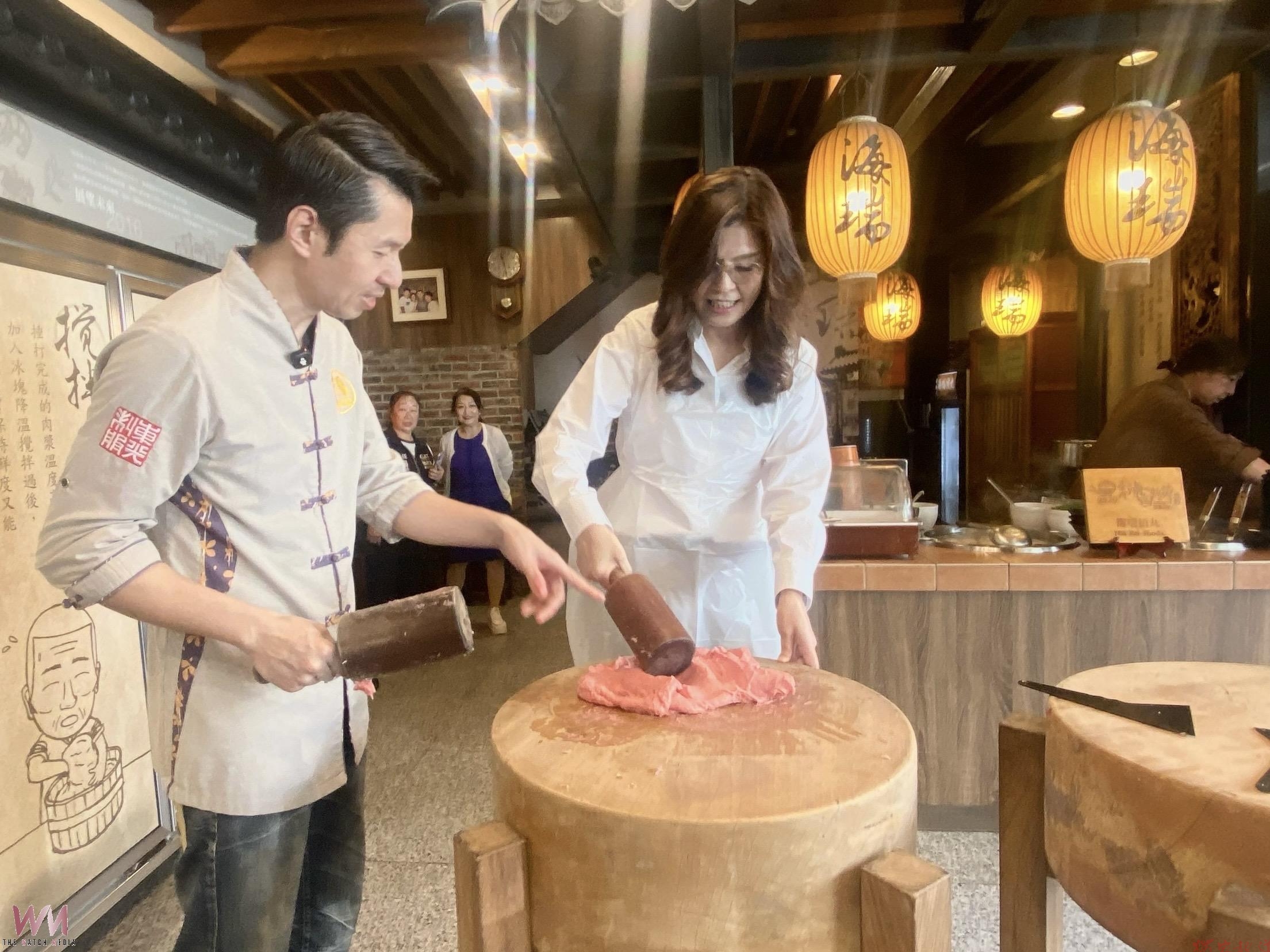 鄭麗文化身貢丸師傅 捶肉漿捏貢丸、大啖新竹美食 鄭麗文化身貢丸師傅 捶肉漿捏貢丸、大啖新竹美食