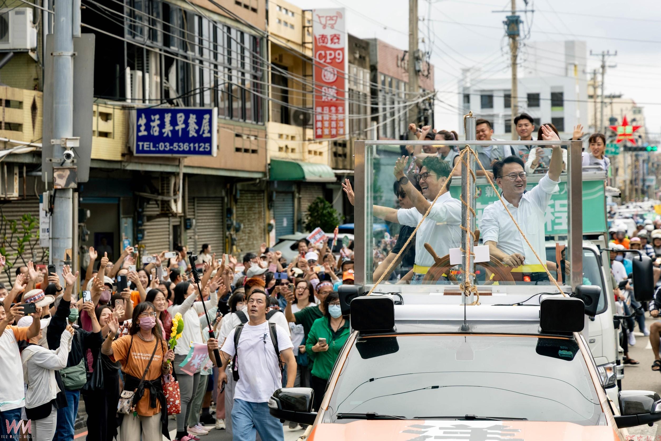 沈伯洋「洋流號」首跨縣市力挺莊競程 新竹南寮人潮擠爆 沈伯洋「洋流號」首跨縣市力挺莊競程 新竹南寮人潮擠爆
