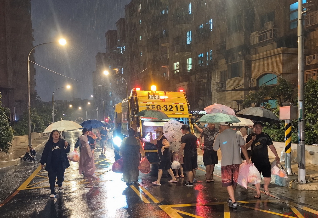 薔琵颱風過境 桃園動員環保志工清理環境恢復市容整潔 薔琵颱風過境 桃園動員環保志工清理環境恢復市容整潔