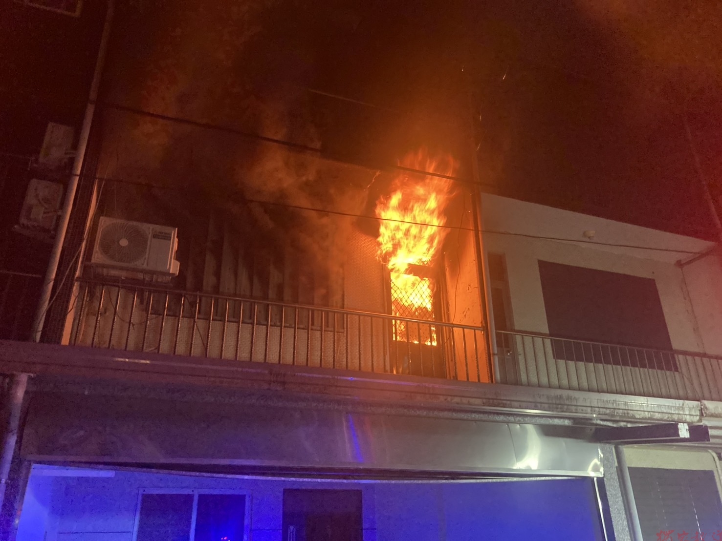 蘇澳永愛路民宅晚間傳火警 消防人員緊急搶救 起火原因待查 蘇澳永愛路民宅晚間傳火警 消防人員緊急搶救 起火原因待查