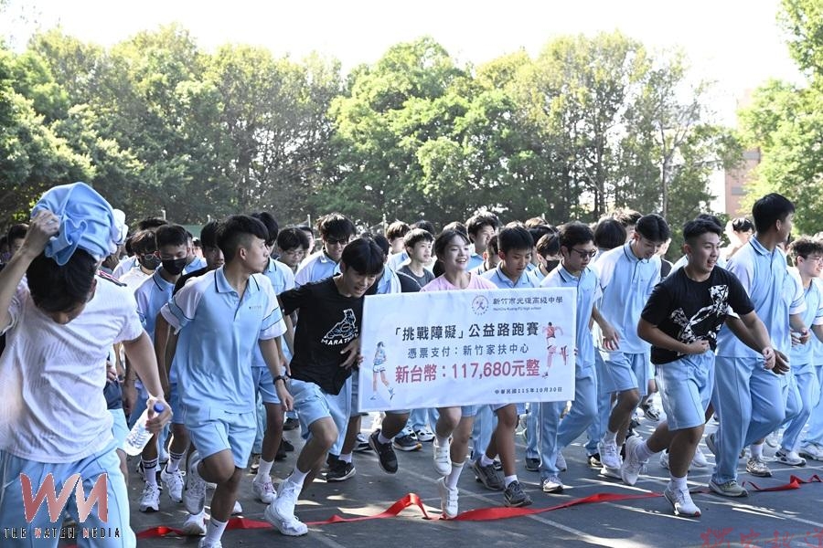 光復學生公益路跑募款11.7萬元 全數捐贈新竹家扶 光復學生公益路跑募款11.7萬元 全數捐贈新竹家扶