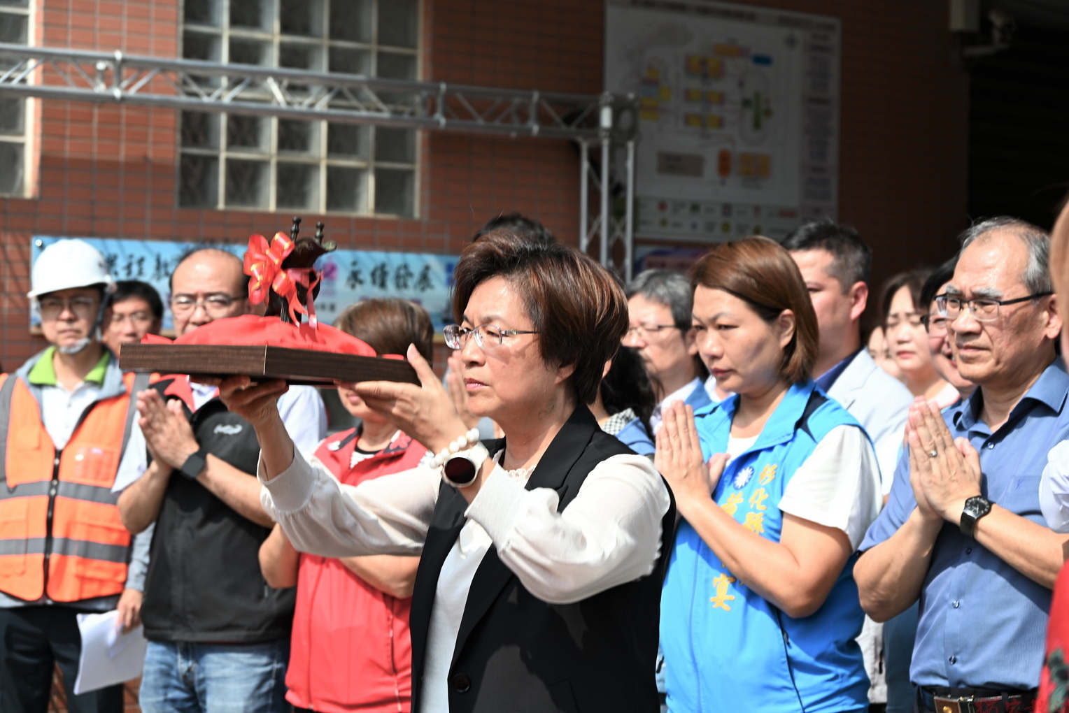 南郭國小活動中心重建上梁 結合地下停車場總經費3億 南郭國小活動中心重建上梁 結合地下停車場總經費3億