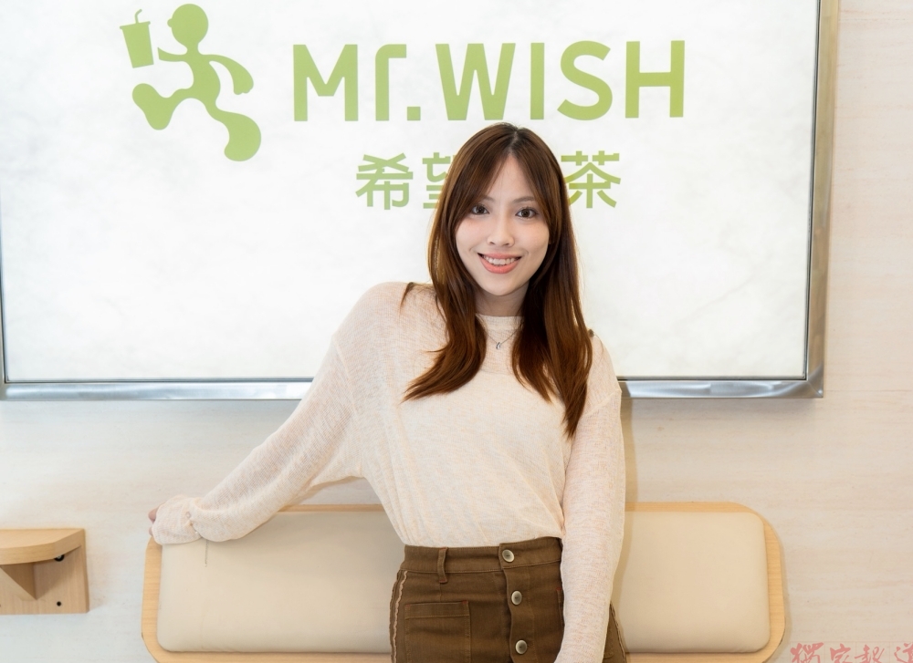陳佩賢新歌〈何日君再來〉陳宇祥力挺 攜手紅心字會傳遞關懷長者的溫暖 陳佩賢新歌〈何日君再來〉陳宇祥力挺 攜手紅心字會傳遞關懷長者的溫暖