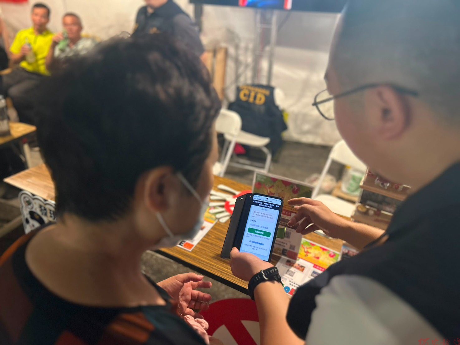 光織影舞融入防詐宣導 嘉市警打造沉浸式識詐體驗 光織影舞融入防詐宣導 嘉市警打造沉浸式識詐體驗