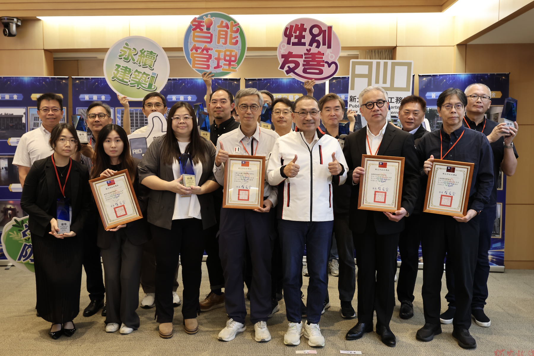 新北市表揚五處友善建築工地績優業者 落實企業永續與職場性平 新北市表揚五處友善建築工地績優業者 落實企業永續與職場性平