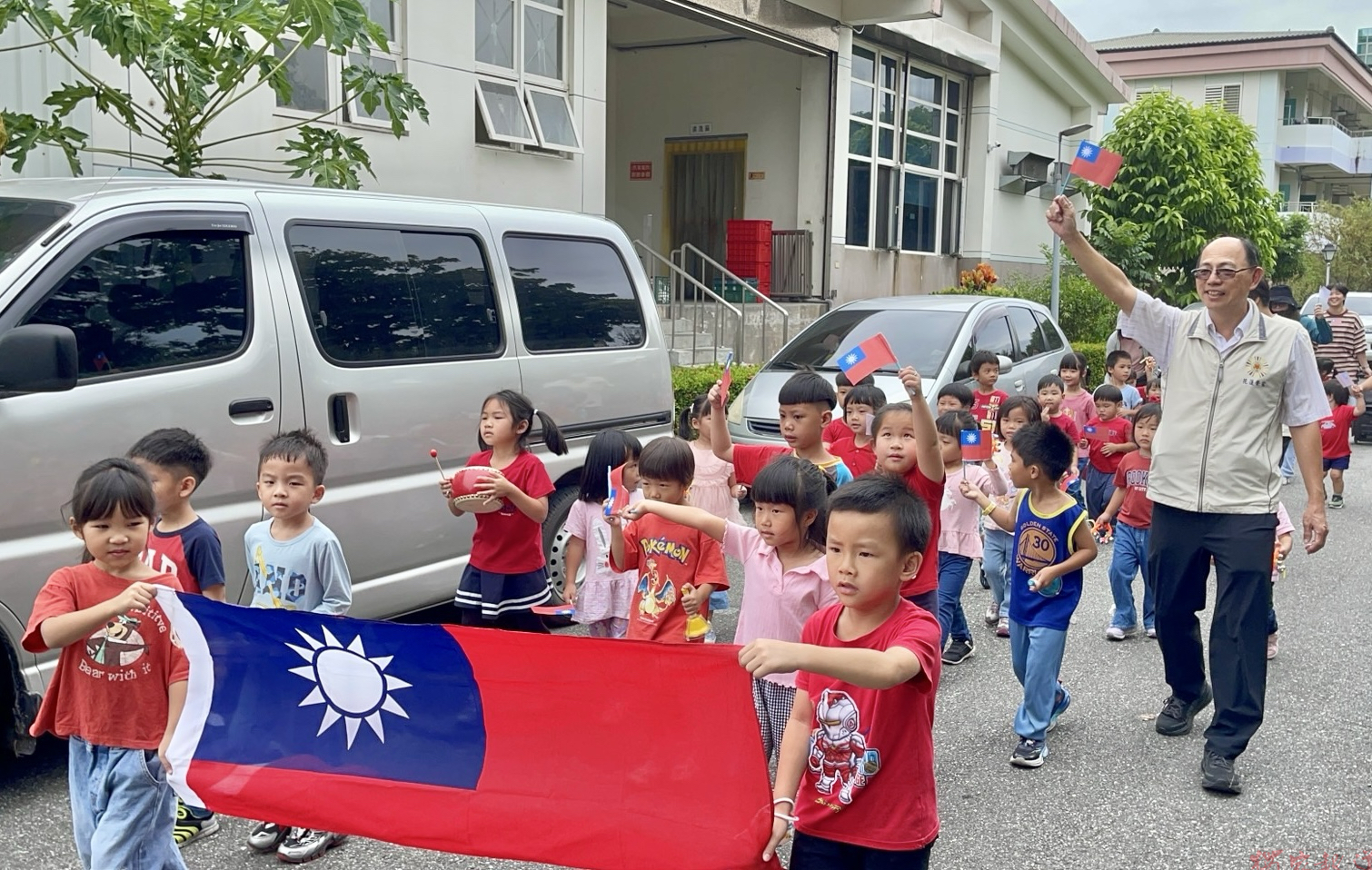 花蓮榮家慶祝雙十國慶 幼兒遊行獻上最萌祝福 花蓮榮家慶祝雙十國慶 幼兒遊行獻上最萌祝福
