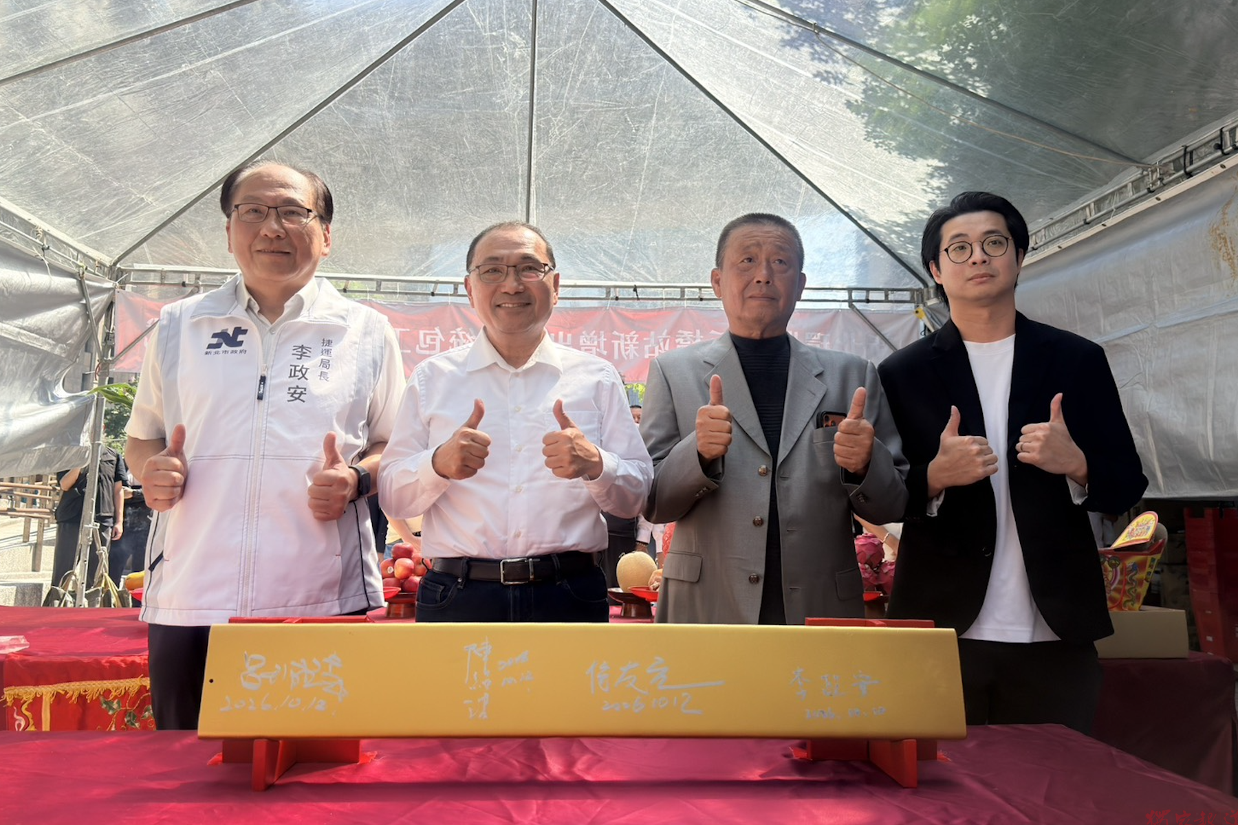 新北環狀線板橋站新增出入口上樑 預計2027年下半年完工啟用 新北環狀線板橋站新增出入口上樑 預計2027年下半年完工啟用