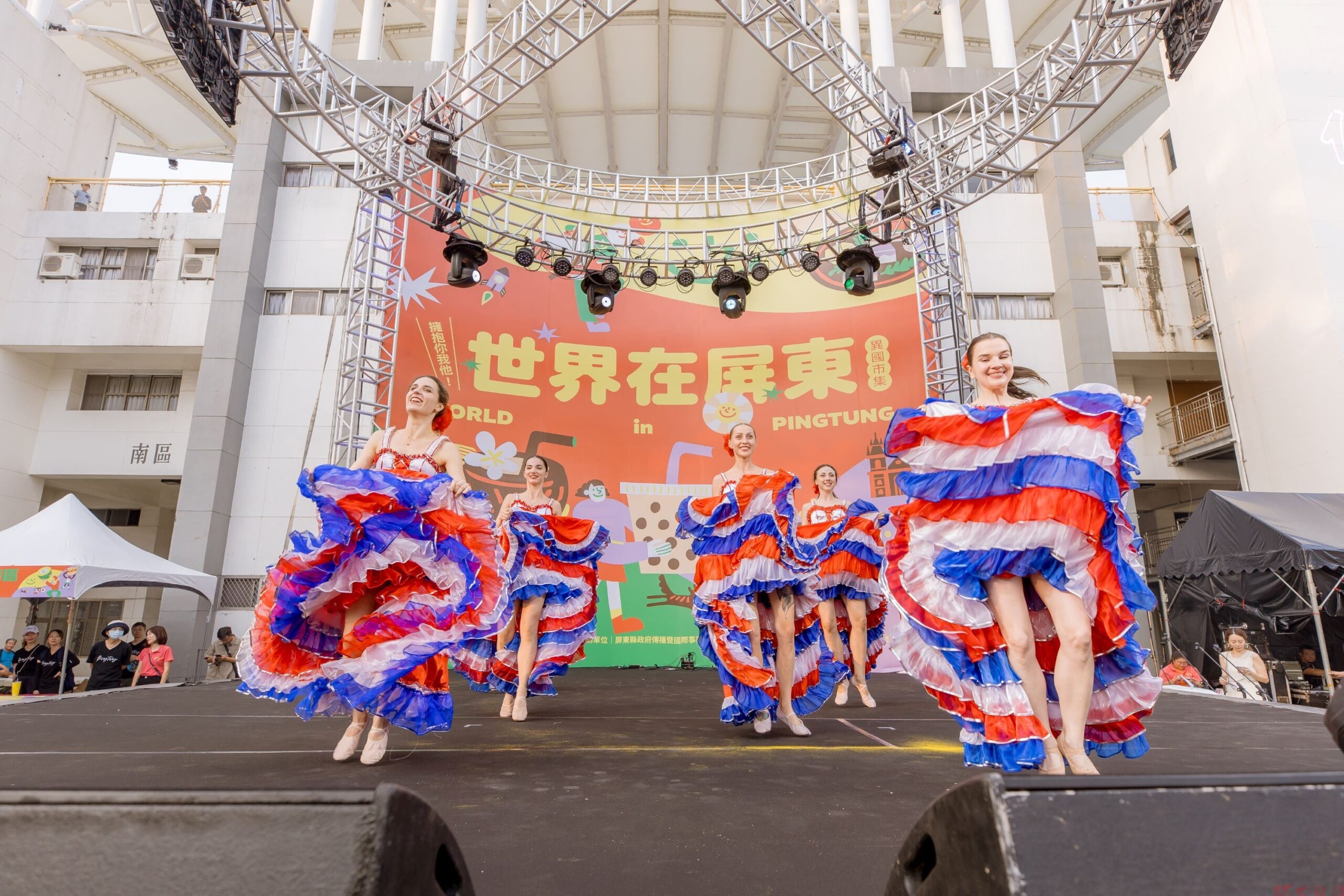 屏東縣民公園變身世界嘉年華 「2026世界在屏東」百攤美食、DIY、國際展演接力登場 屏東縣民公園變身世界嘉年華 「2026世界在屏東」百攤美食、DIY、國際展演接力登場