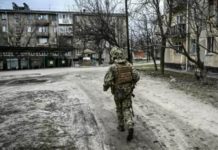 烏克蘭宣布進入緊急狀態 促公民立即離開俄羅斯