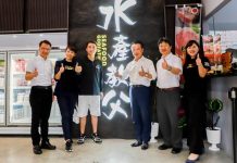 翁章梁化身直播主與水產教父 推廣行銷「海中牛奶」東石蚵