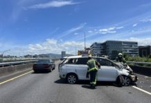 影/國道一車禍駕駛噴飛 砸10公尺高架橋下遊覽車亡