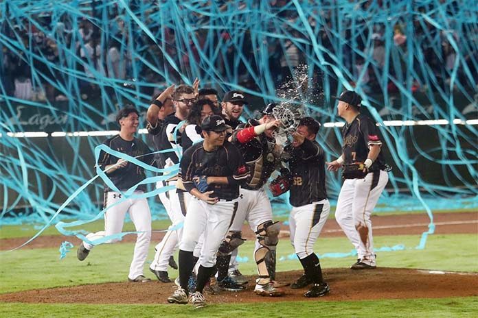 3000x2136_142355338555_1