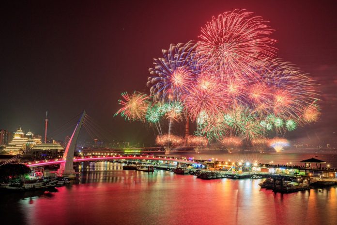 閃耀新北1314跨河煙火絢爛登場 侯友宜盼2025新北「雙喜」順利圓滿 閃耀新北1314跨河煙火絢爛登場 侯友宜盼2025新北「雙喜」順利圓滿