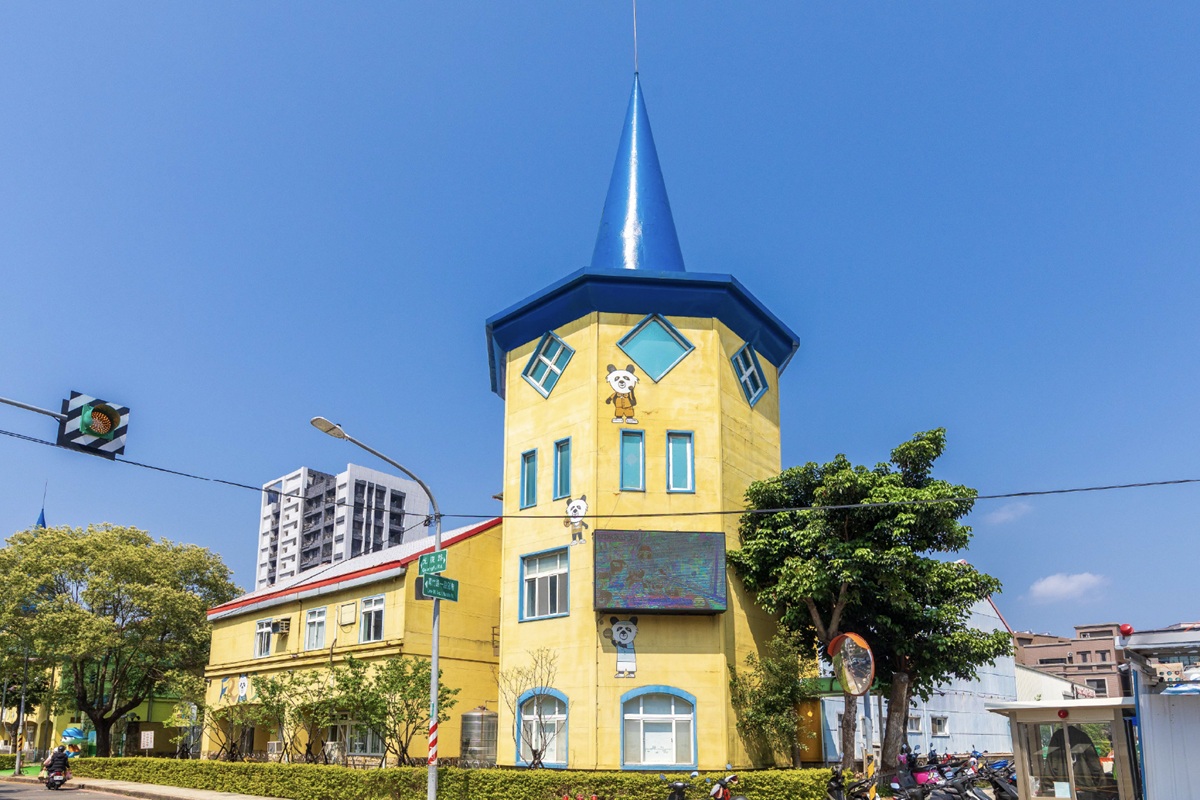 ▲雙學園正鄰居「和耀四季」福祿貝爾幼教書香文風,享書香氛圍與便捷生活機能,展現A級置產眼光。(圖/業者提供)