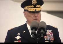 針對川普 美國聯參會主席密利退休致詞稱「不向獨裁者效忠」 前美國參謀長聯席會議主席密利9/30在退休演說時強調,美軍不向獨裁者效忠.(美國聯參會官網)