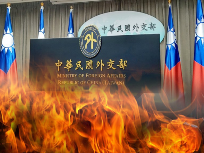 就算有「蔡麥會」的短暫煙火，也掩蓋不了吳釗燮的無能，讓台灣外交陷入的黑暗悲劇。圖／資料照片