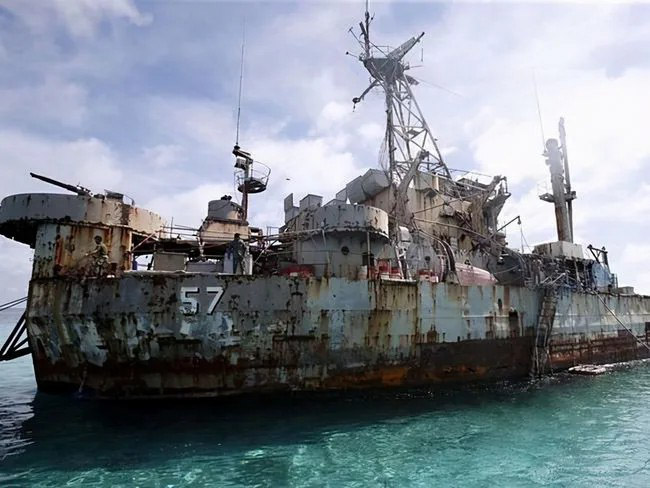 6 月 15 日最後期限已過，中國隨時可能拖走位於仁愛礁、4000噸的「馬德雷山」號登陸艦。圖／網易