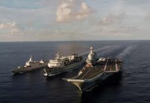 山東艦今年二度遠海訓練 台海無人機監控 圖為山東艦演訓時,旁有補給艦艇。(圖/取自「南海艦隊」微信公眾號)