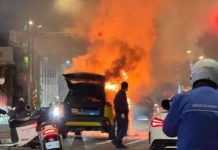 快訊/長春國賓影城前「火燒車」 滿街煙霧 快訊/長春國賓影城前「火燒車」 滿街煙霧