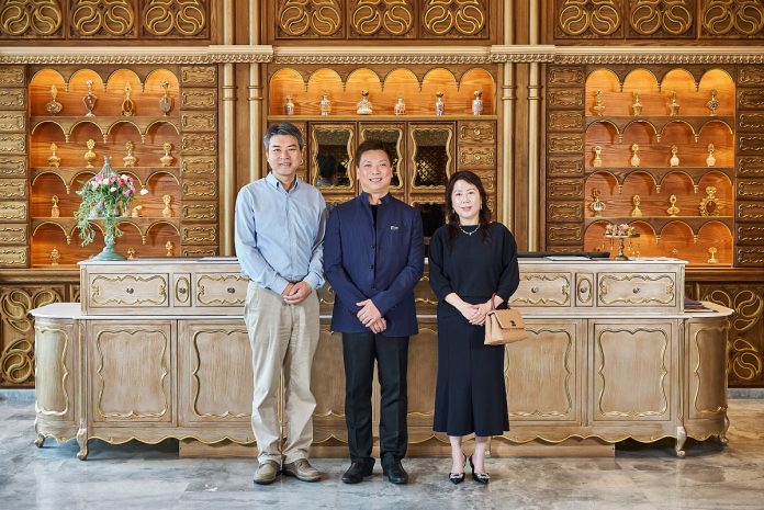 WSJ09404_0 ▲S.L.H亞洲區副總裁Mark Wong(中)陳董事長與執行長合影。(圖/業者提供)