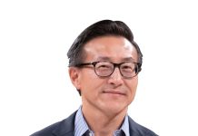 台灣囡仔蔡崇信 正式接掌阿里巴巴董座 馬雲創辦的阿里巴巴,昨天由「台灣囡仔」蔡崇信正式接任董事會主席。圖/引自阿里官網