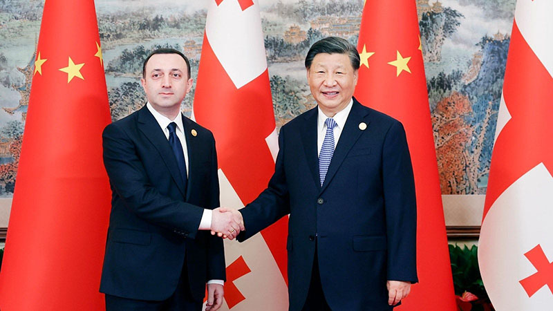 大陸國家主席習近平7月28日在成都，會見到訪的喬治亞總理加里巴什維利，隨後兩國發布聯合聲明，宣佈建立戰略夥伴關係。圖／引自新華網