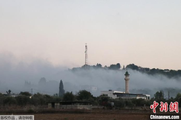 當地時間16日，以色列對黎巴嫩南部村莊進行打擊。(中新網)