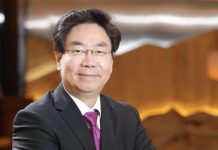 外交部me too事件頻傳 徐佩勇記大過 莊碩漢送監院 今年6月上任不到一年的莊碩漢請辭,外交部還以「基於個人因素」為由請辭。圖/引自莊碩漢臉書