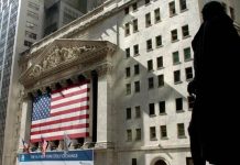 美國通膨卻經濟成長 害慘債券商 美國債券商連賠三年,叫苦不己。(新華社)
