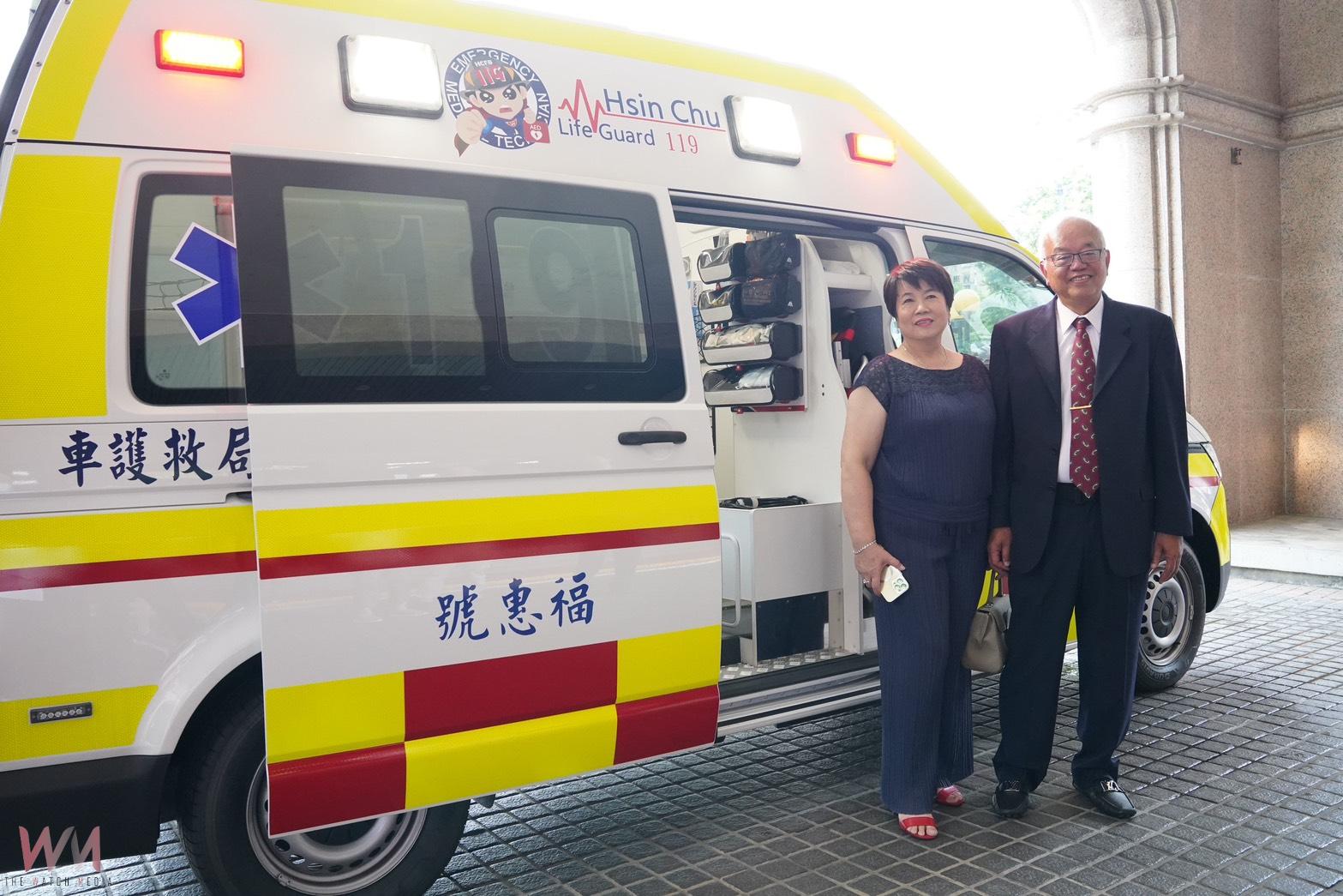 竹縣首輛高頂救護車亮相   企業家捐贈398萬「福惠號」進駐竹北光明分隊　